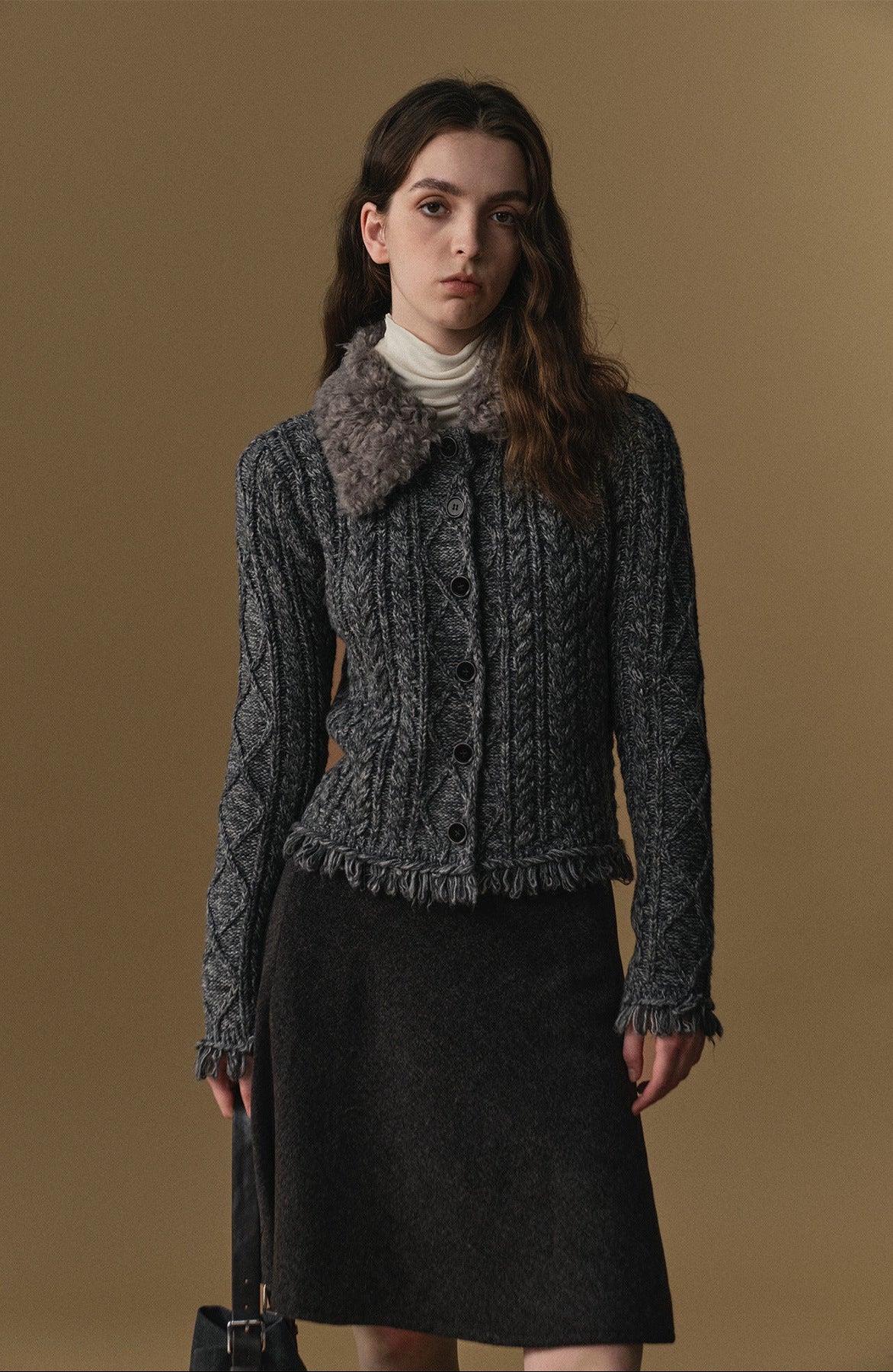 cllomagy-gray-textured-collar-knit-cardigan-02