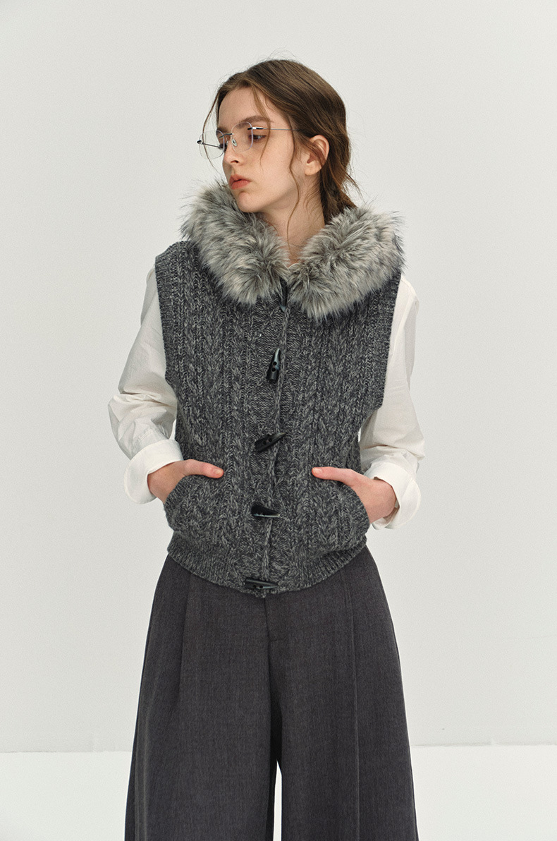 cllomagy-gray-hooded-knit-vest-03