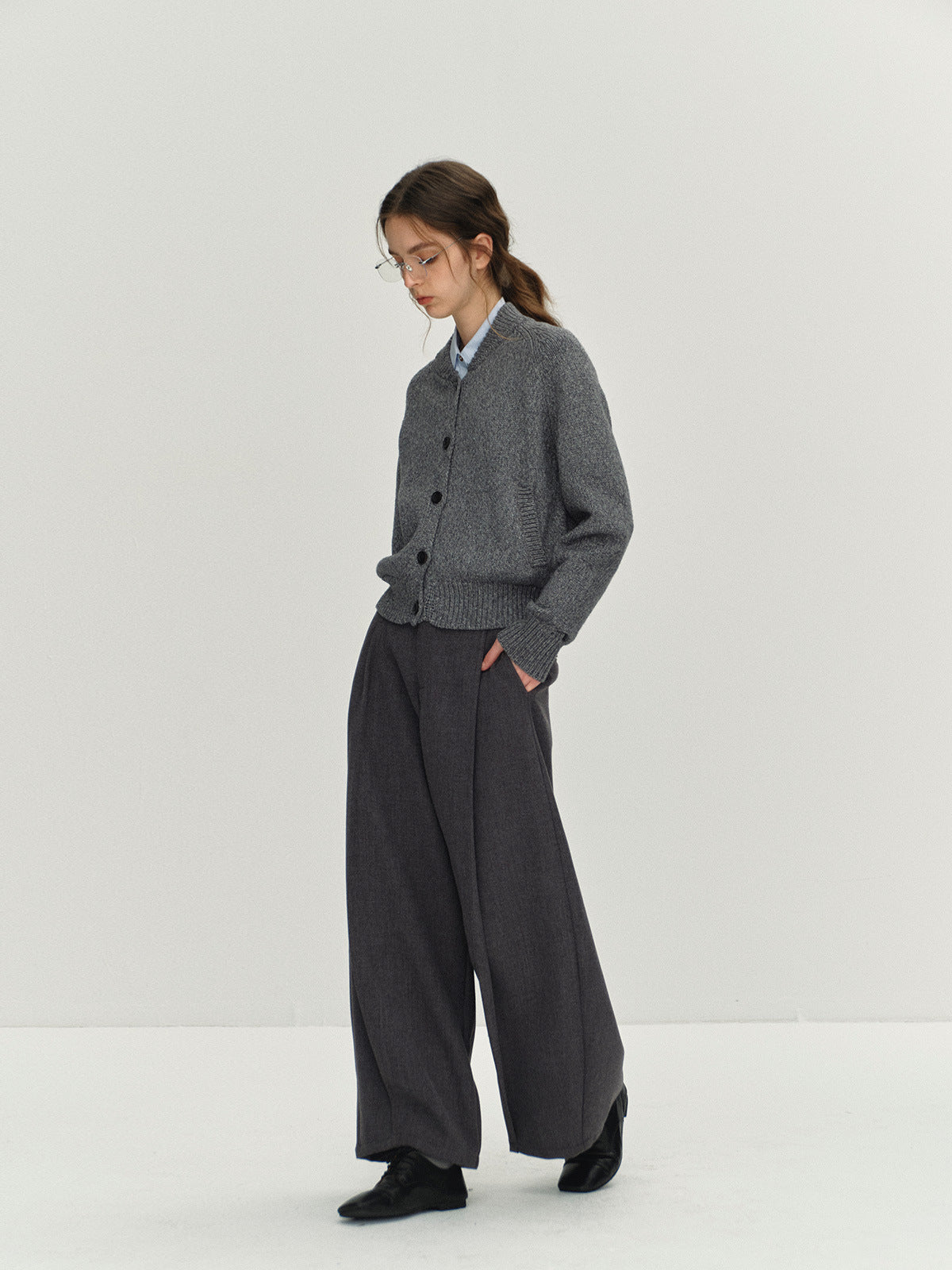 cllomagy-gray-pleated-wide-leg-pants-03