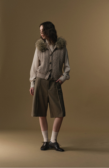 cllomagy-khaki-hooded-knit-vest-02